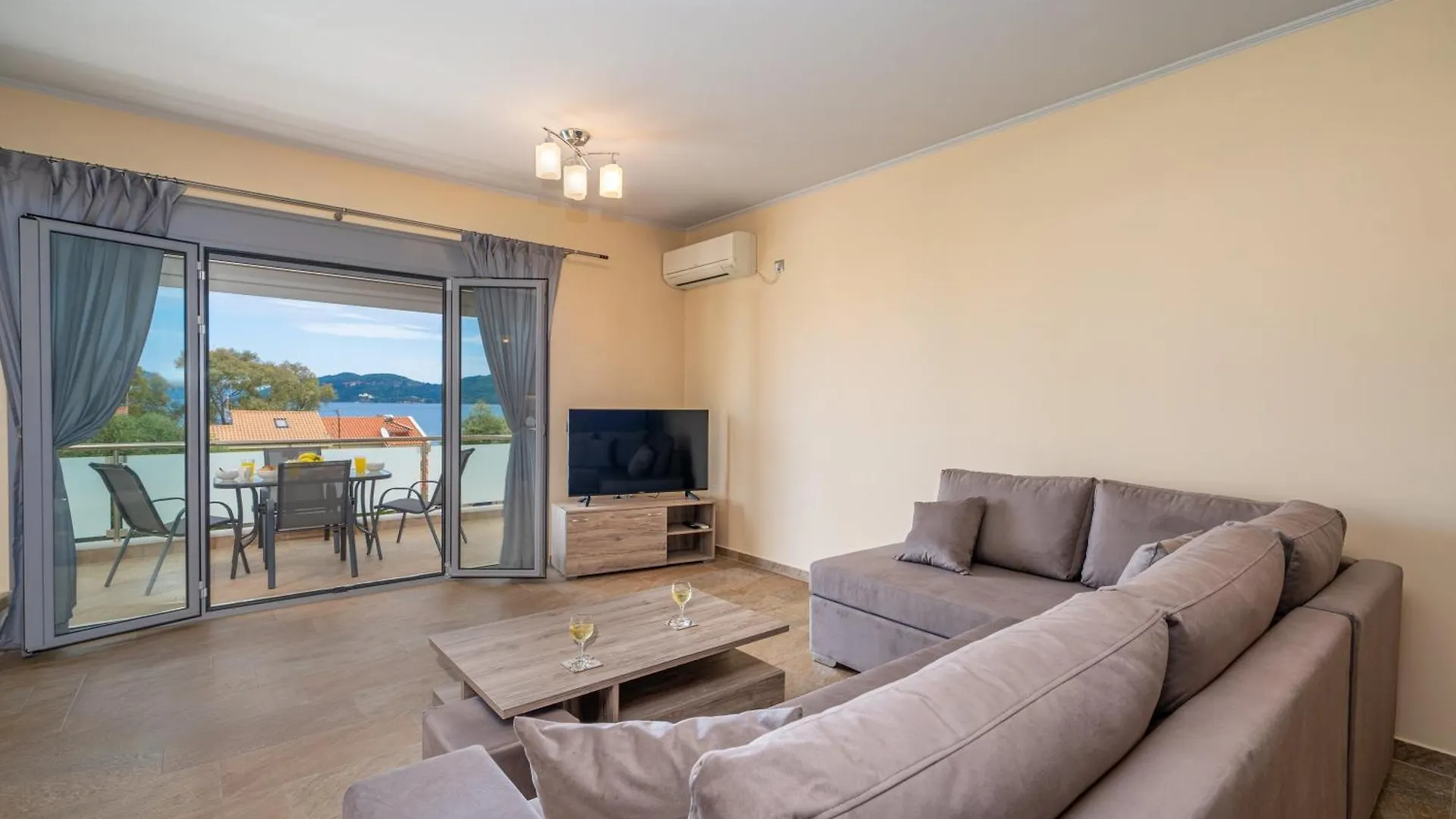 Nicolis Seaside Apartment Karavomylos