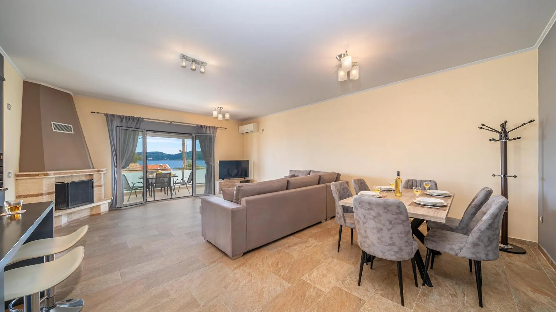 Nicolis Seaside Apartment Karavomylos