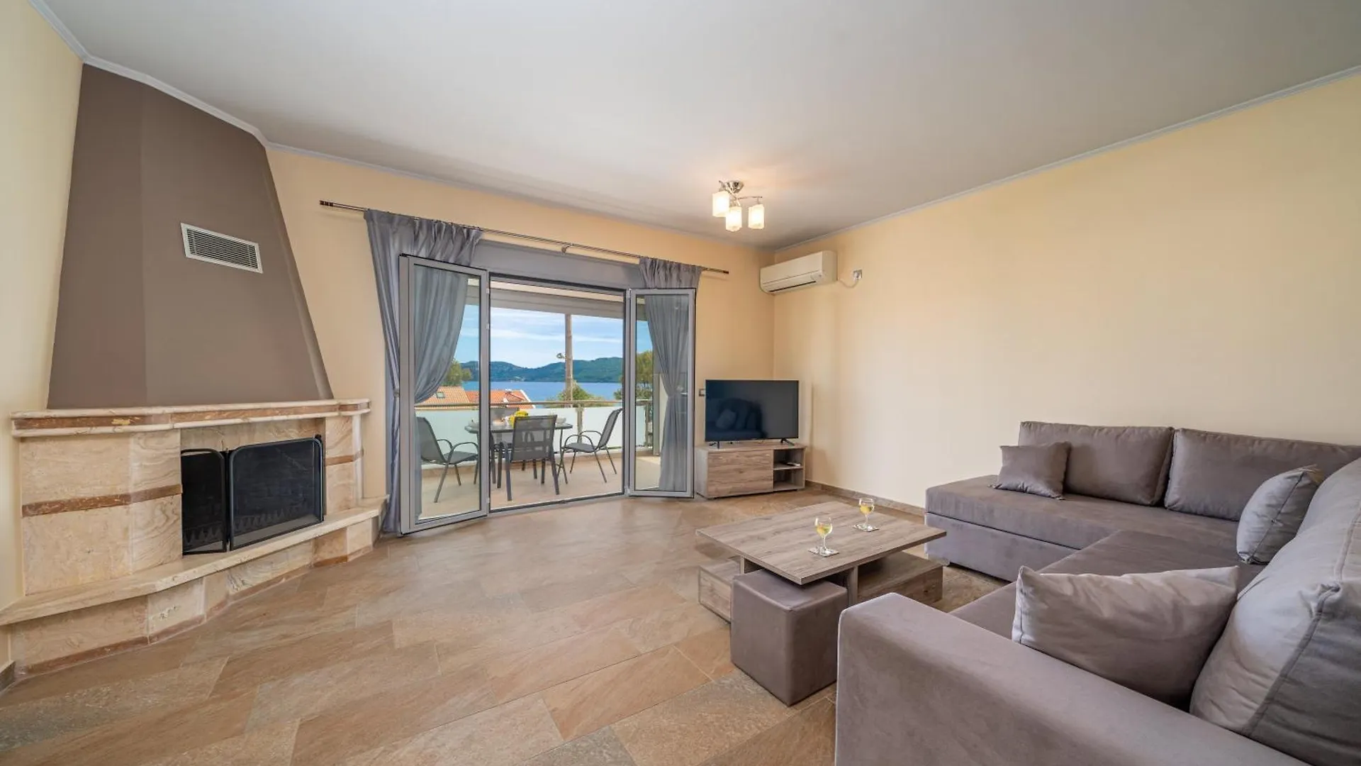 Nicolis Seaside Apartment Karavomylos